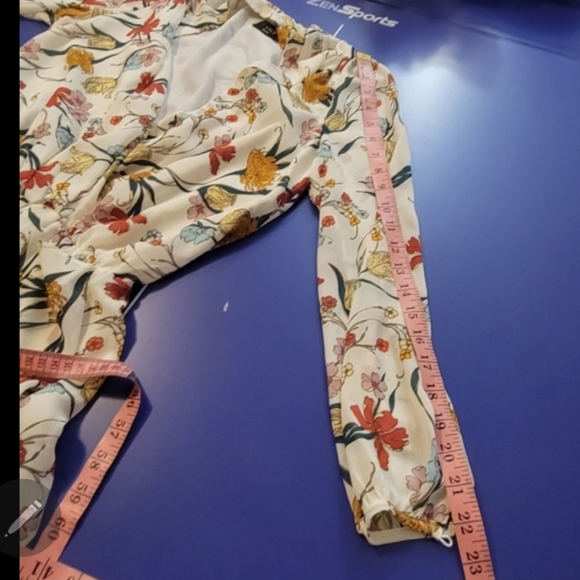 Vici Romper Shorts Floral Cream Ruffle Flowy Long Sleeve Women Small - Picture 6 of 8